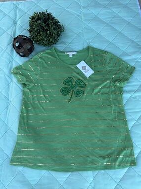 kate spade New York Green Short-Sleeve Tee with Gold Stripe & Clover Appliqué